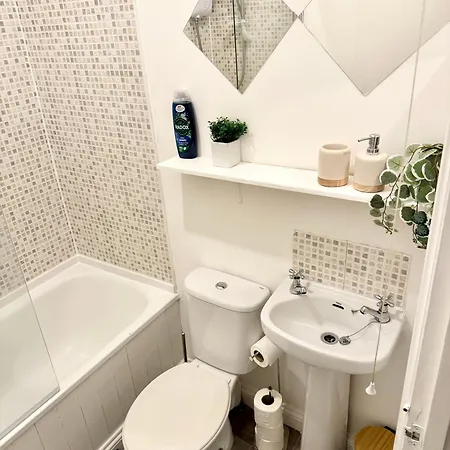 Cozy 2br In Centre Apartment *